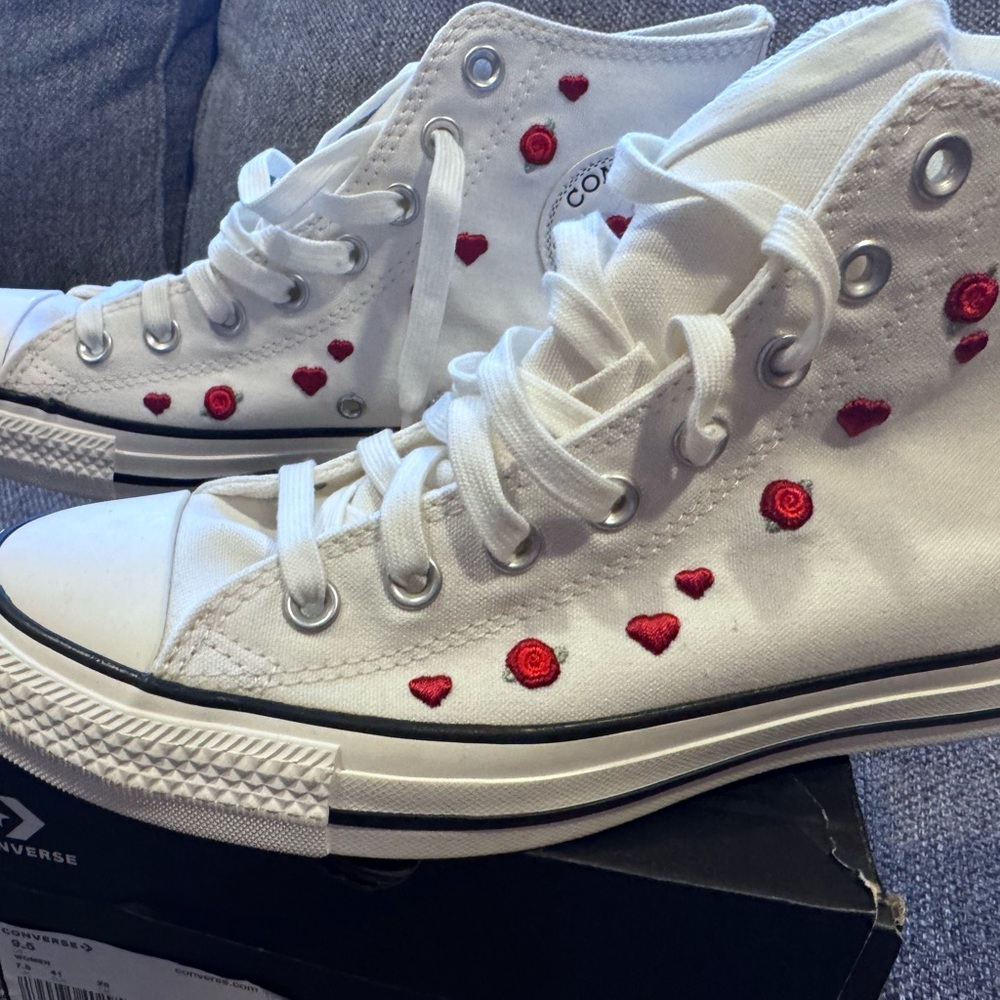 NEW - Converse High Top with Red Rose/Hearts - Size 9.5 Women/7.5 Men